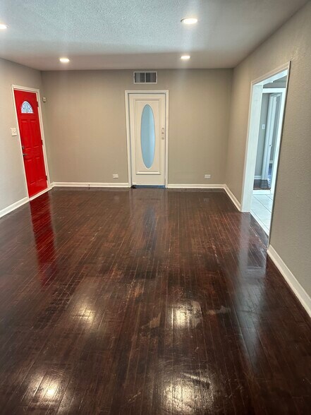 Building Photo - 606 John Page Dr