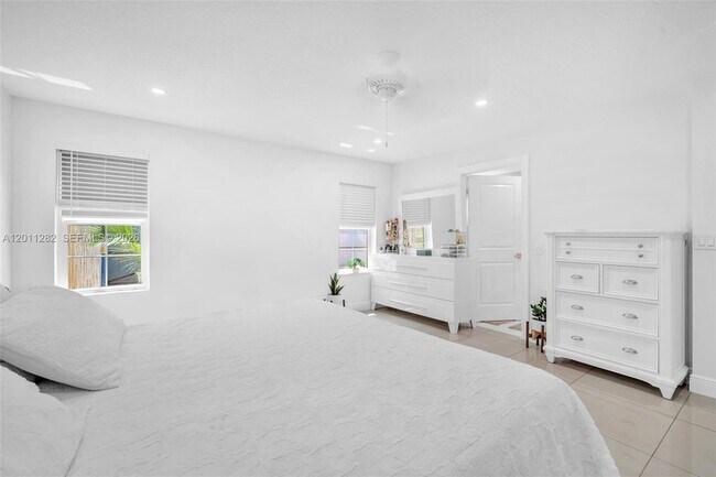 Building Photo - 252 Malibu Cir