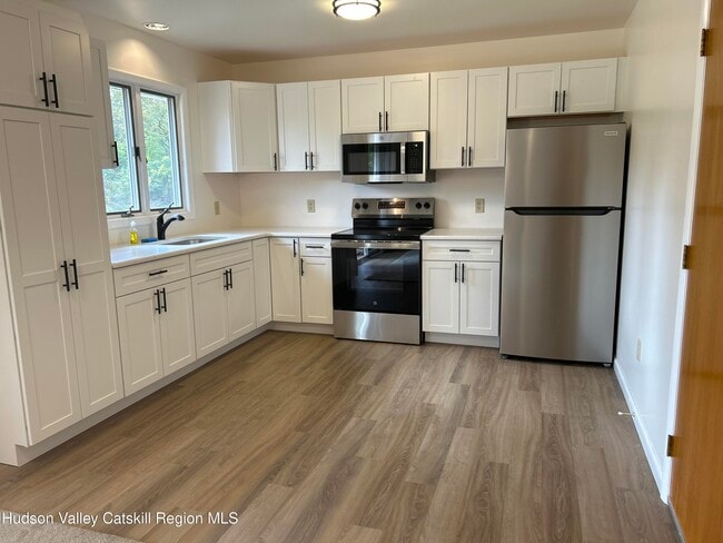 Building Photo - 5 Parkview Ct