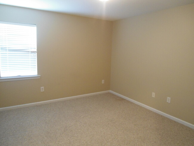 Building Photo - Cute Townhome Available for Rent in Alabas...