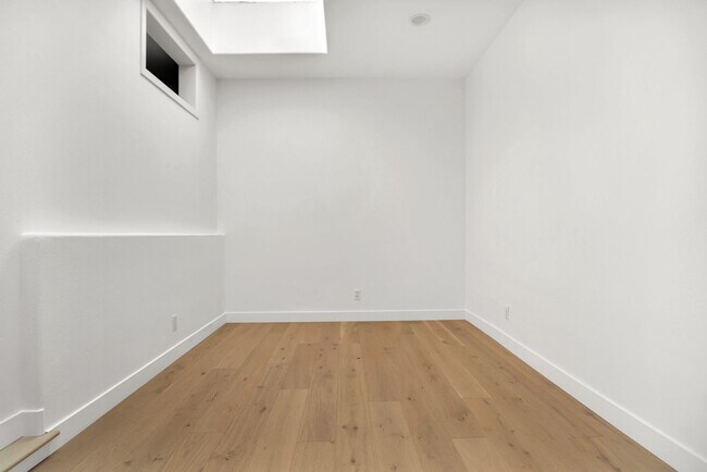 Building Photo - UPDATED LUXURY MALIBU CONDO!