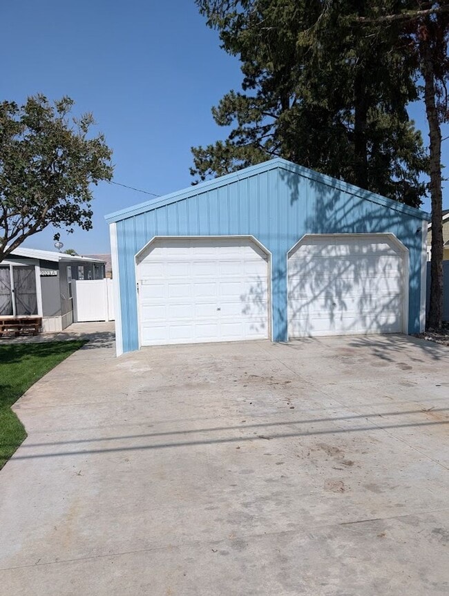 Building Photo - 2021 Grelle Ave