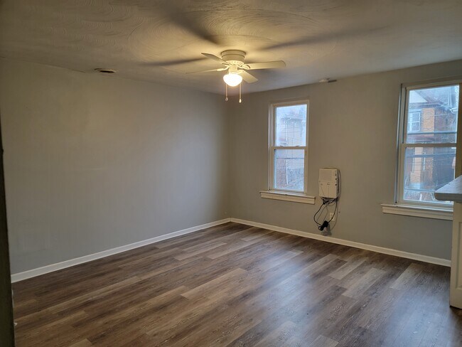 Building Photo - 127 Margaret Street