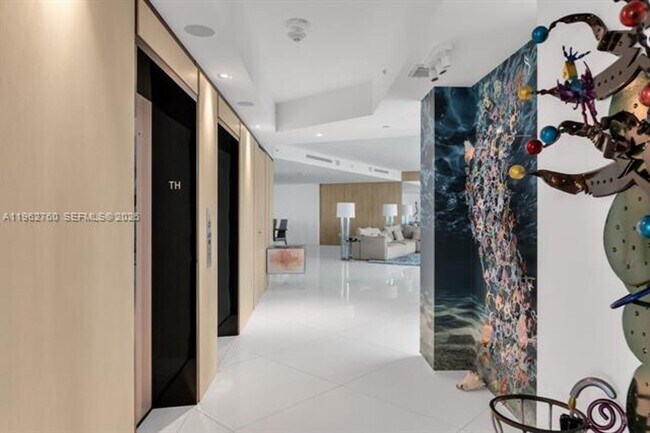 Building Photo - 300 South Pointe Dr