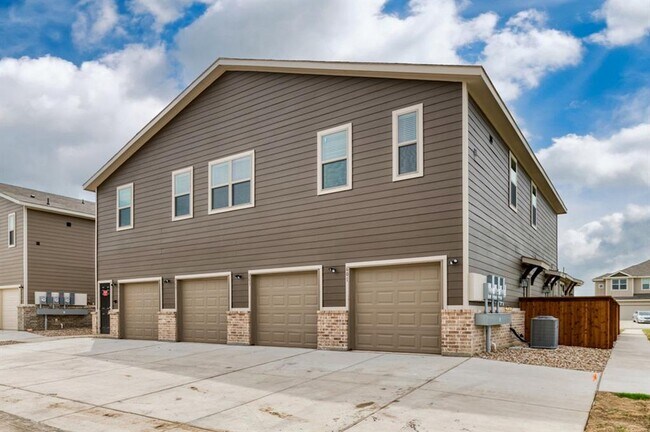 Building Photo - 605 Harvest Moon Dr