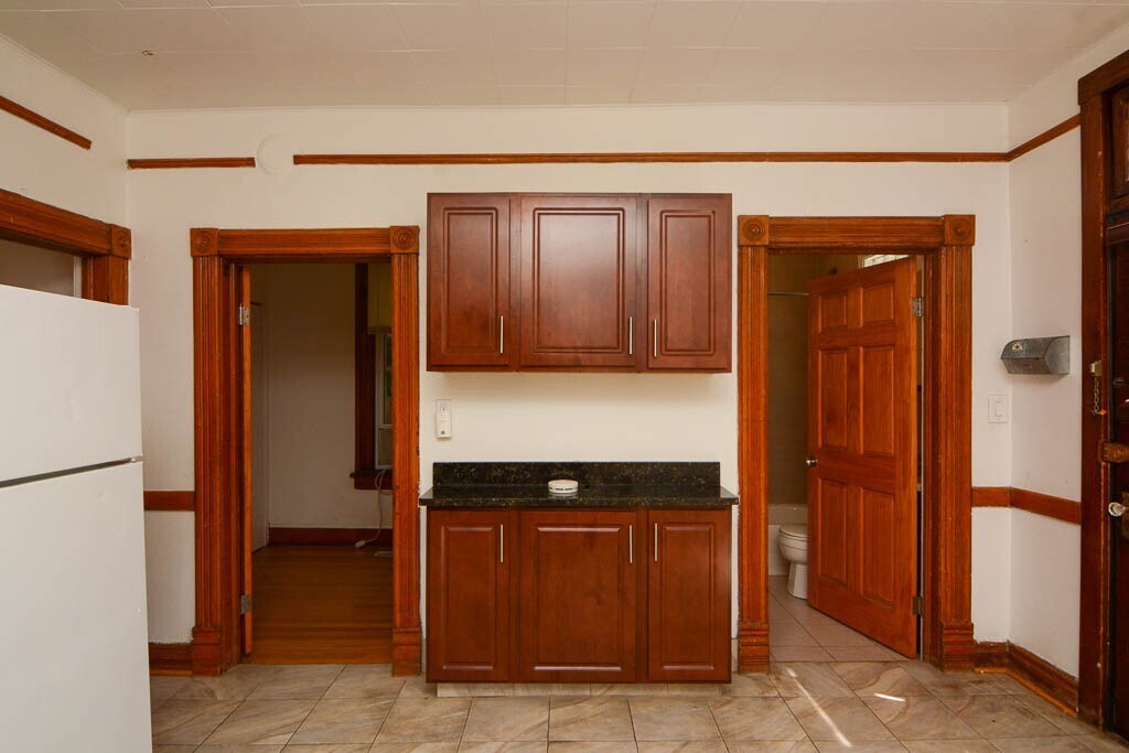 Building Photo - 2622 N Marshfield Ave