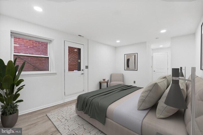 Building Photo - 931 Westminster St NW