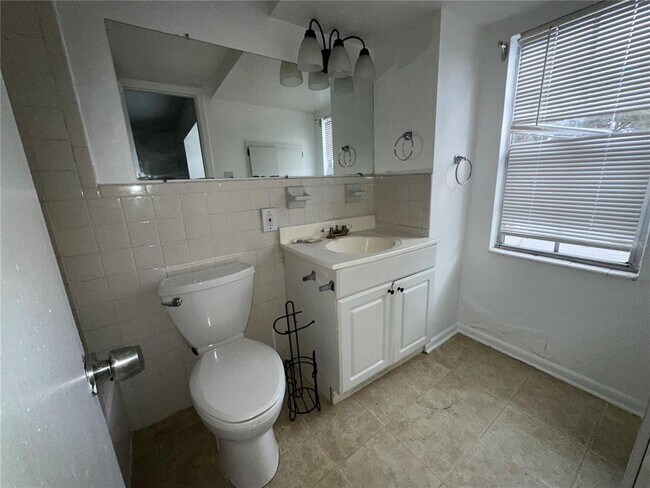 Building Photo - 4325 W Bay to Bay Blvd