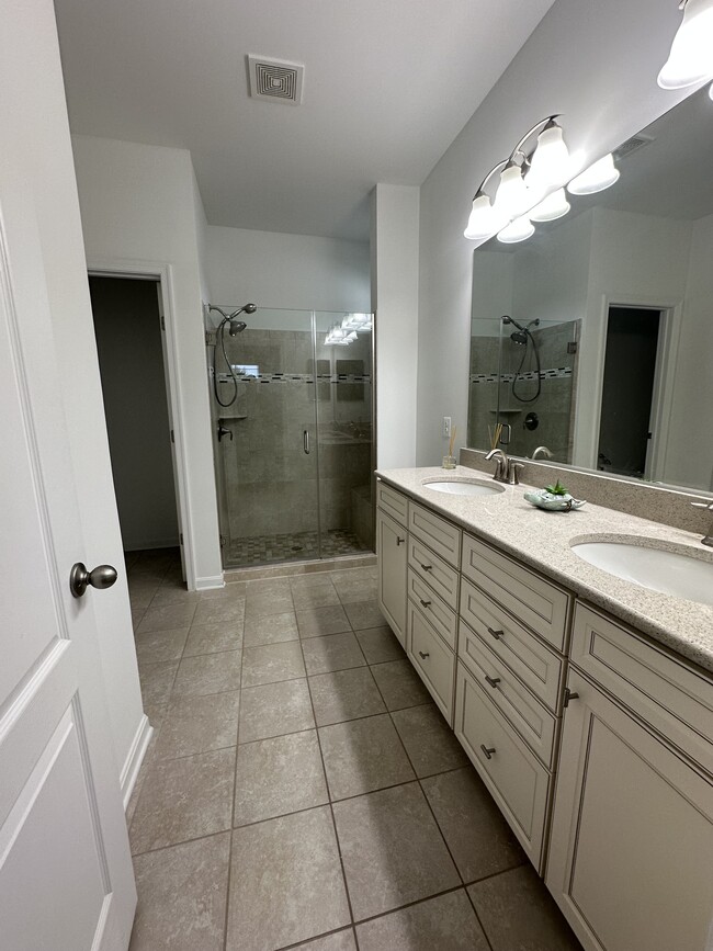 Building Photo - 18714 Lakelands Dr