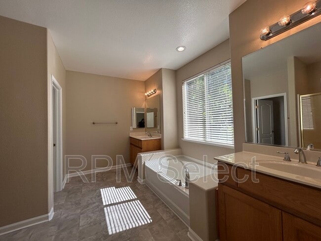Building Photo - 2206 Ranch House Ct