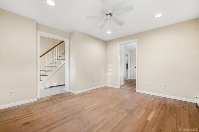 Building Photo - 983 Warren Ave