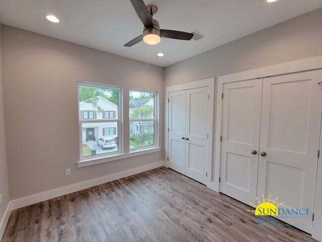 Building Photo - Stunning 3 Bedroom Home in SRB!