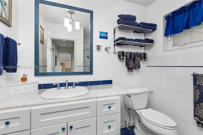 Building Photo - 70 Bay Colony Ln