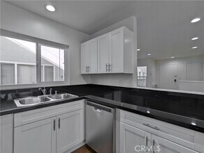 Building Photo - 1159 Linden Ave