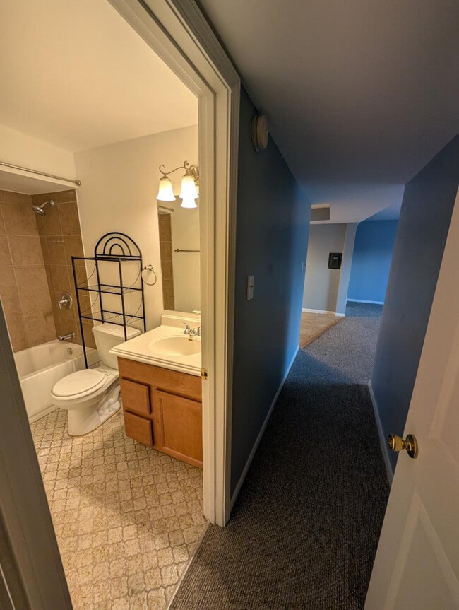 Building Photo - 5858 W 87th St