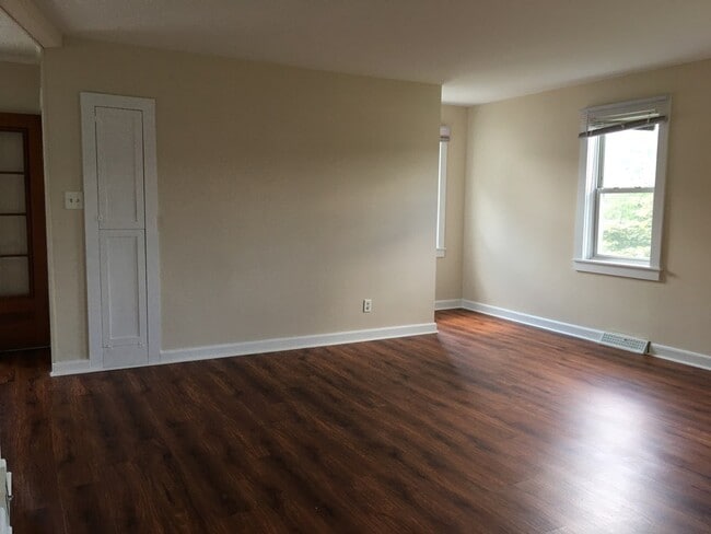 Living room - 6004 Old Capitol Trl