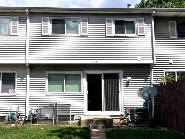 Building Photo - 124 Somerset Ln