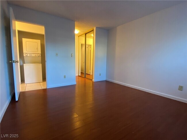 Building Photo - 4872 Nara Vista Way