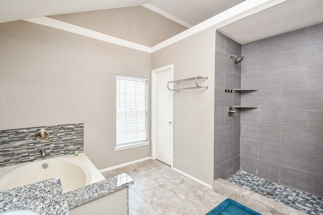 Building Photo - 7318 River Garden Dr