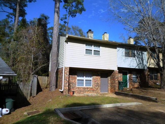 Primary Photo - 2304 Claremont Ln
