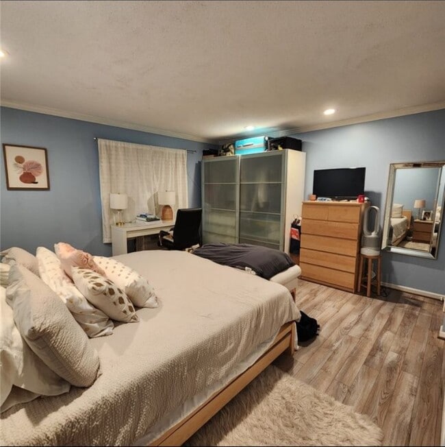 Building Photo - 2450 East Ave