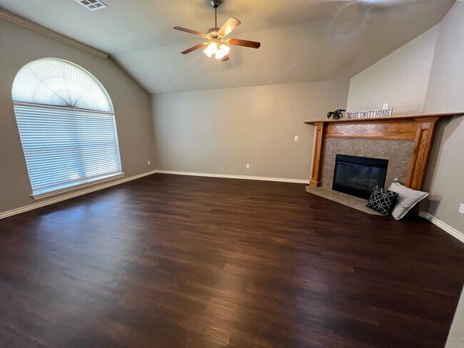 Building Photo - Wonderful Rental Home in Sycamore Creek!
