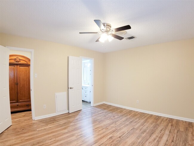 Building Photo - 12611 Dermott Dr