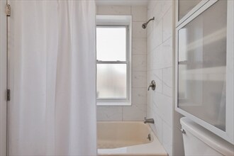 Building Photo - 219 W Newton St