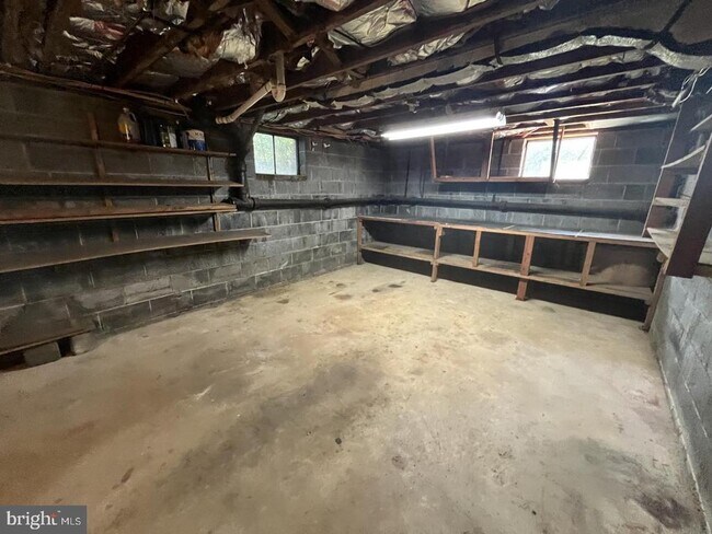 Building Photo - 4906 Hood Dr
