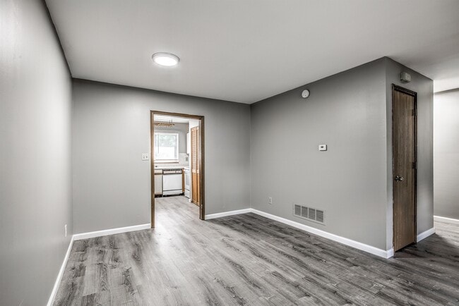 Building Photo - 18 Redwood Dr