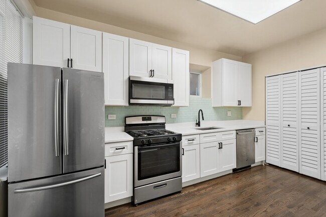 Building Photo - 2144 N Bell Ave