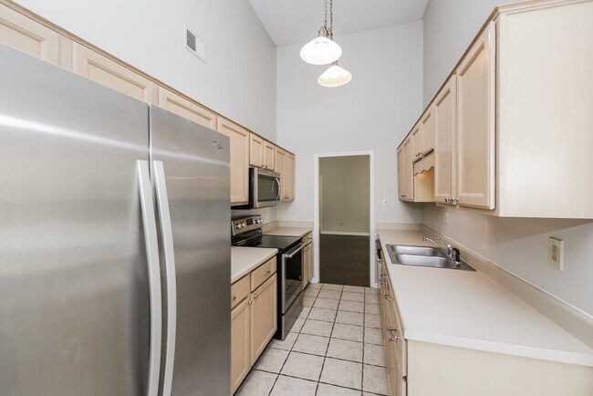 Building Photo - 8676 Tropicana Dr N