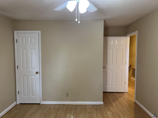 Building Photo - 212 Highland Dr