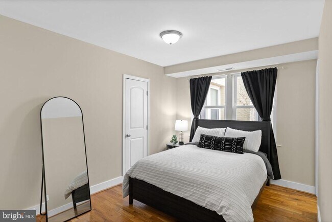 Building Photo - 417 18th St NE