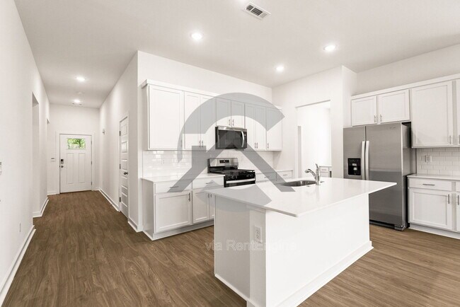 Building Photo - 623 Riley Ln