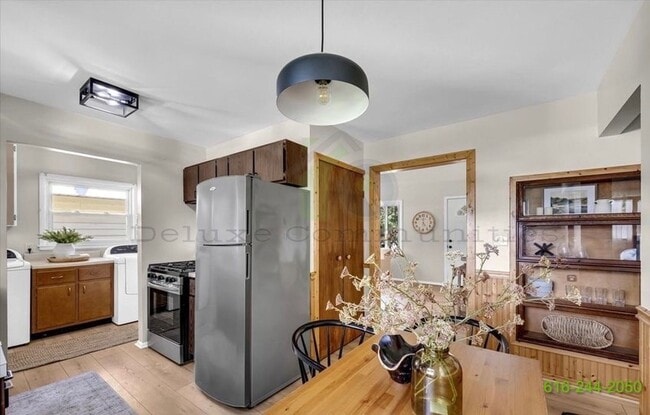 Building Photo - Newly Remodeled 3 Bedroom Kentwood Home! Stainless steel appliances!