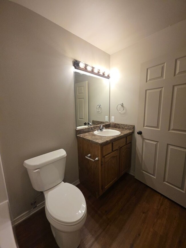 Building Photo - 224 E N St