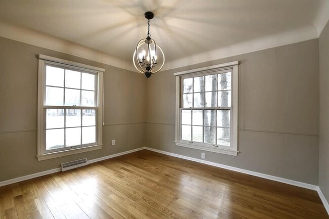 Building Photo - 4576 Wagon Wheel Dr