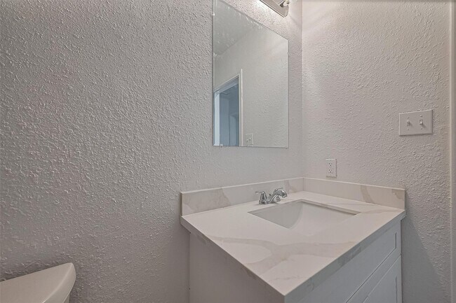 Building Photo - 6219 Canada Dr