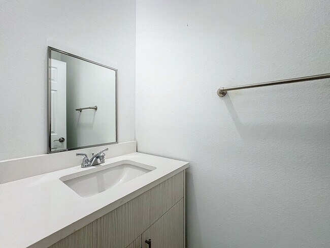 Building Photo - Townhouse For Lease in Saint Cloud