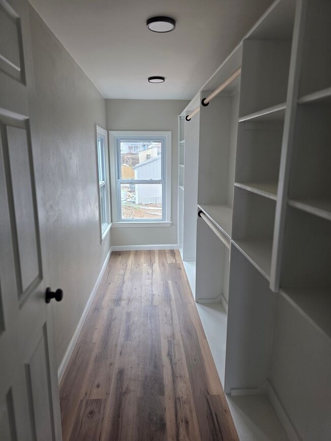 Building Photo - 214 Lobban St