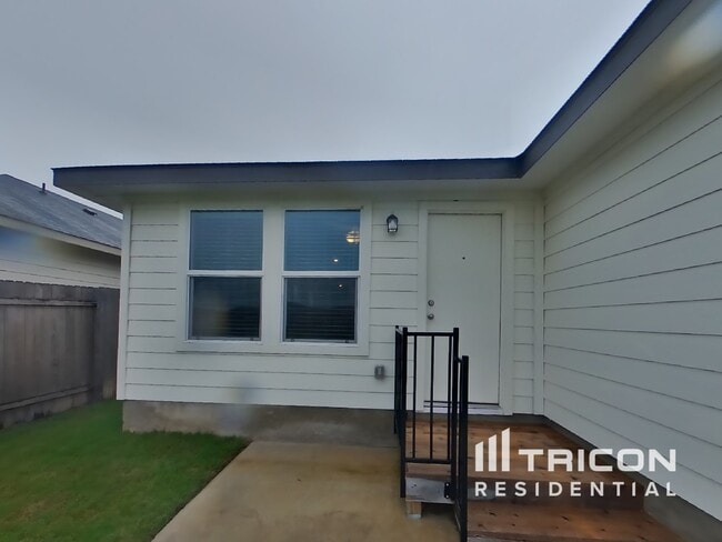 Building Photo - 5120 Saddle Clb Dr