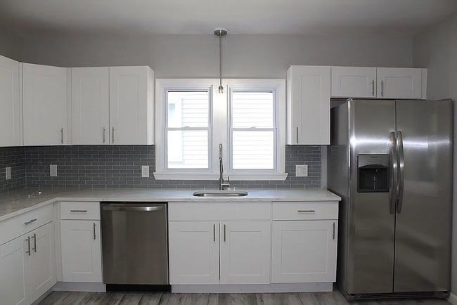 Building Photo - 35 Clark St