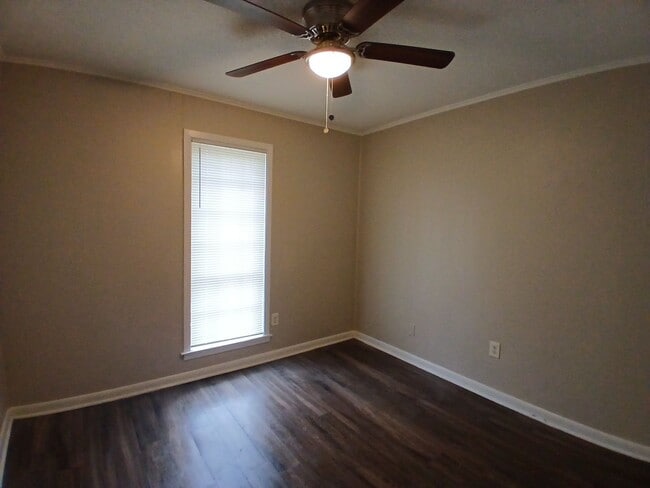 Building Photo - Newly renovated 3-bedroom, 1 bath home - Open To Section 8