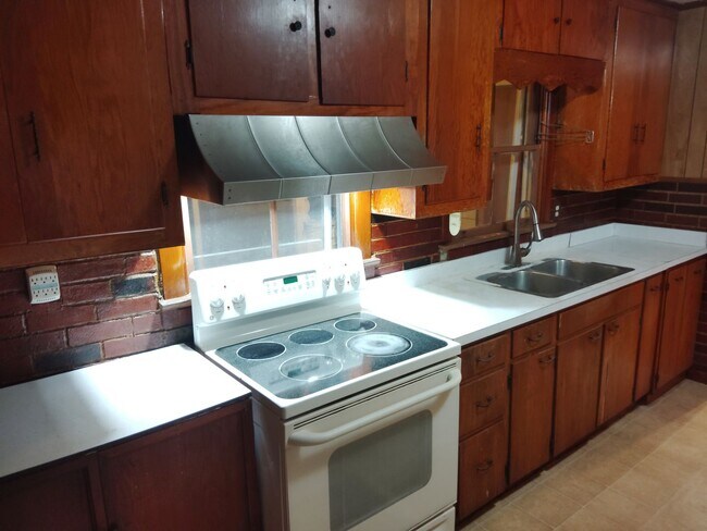 Building Photo - Vintage 2 Bedroom home near downtown Lake City