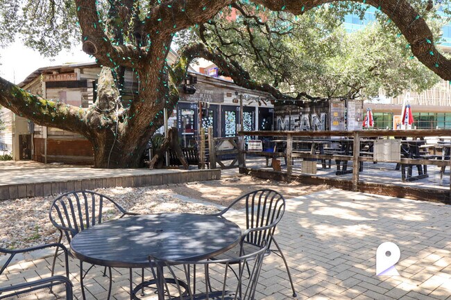 Building Photo - 1211 W 8th St