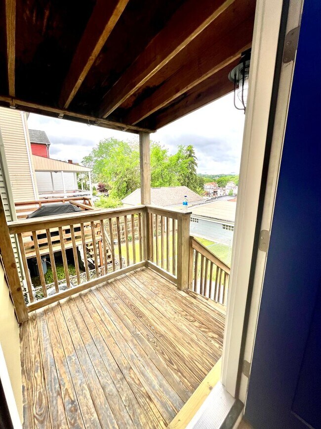 Building Photo - 933 - 320/322 Boggs Avenue