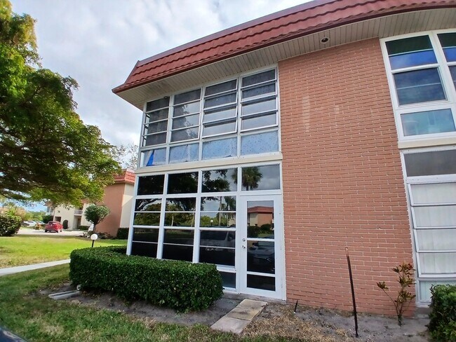 Building Photo - 69 Royal Oak Ct