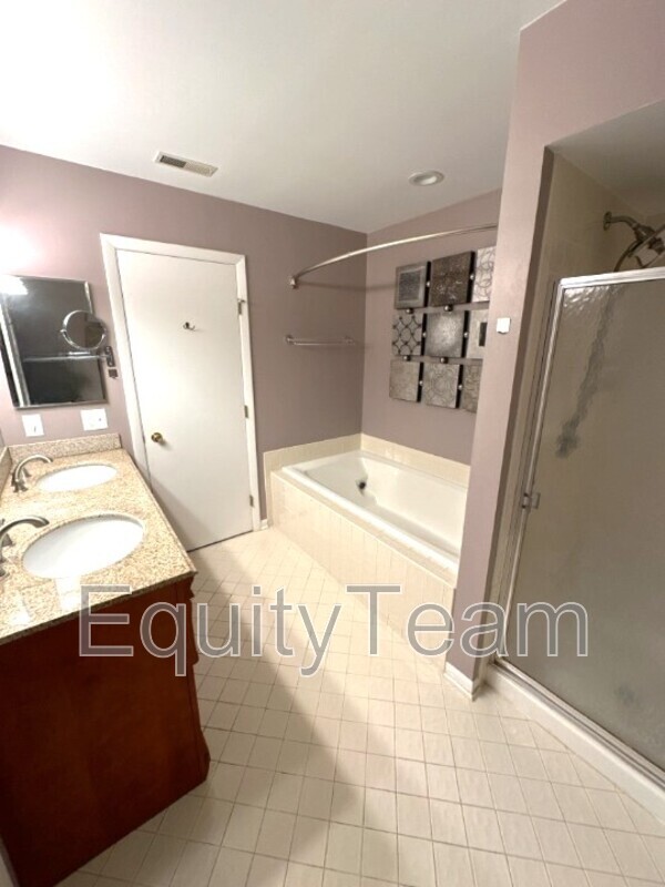 Building Photo - 9328 Hunters Creek Dr