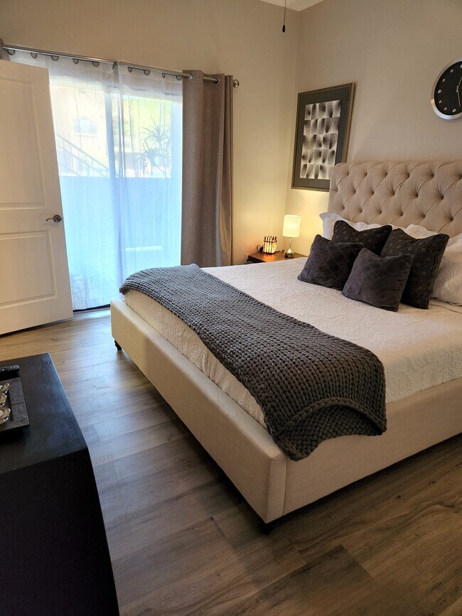 Building Photo - 2028 E River Rd